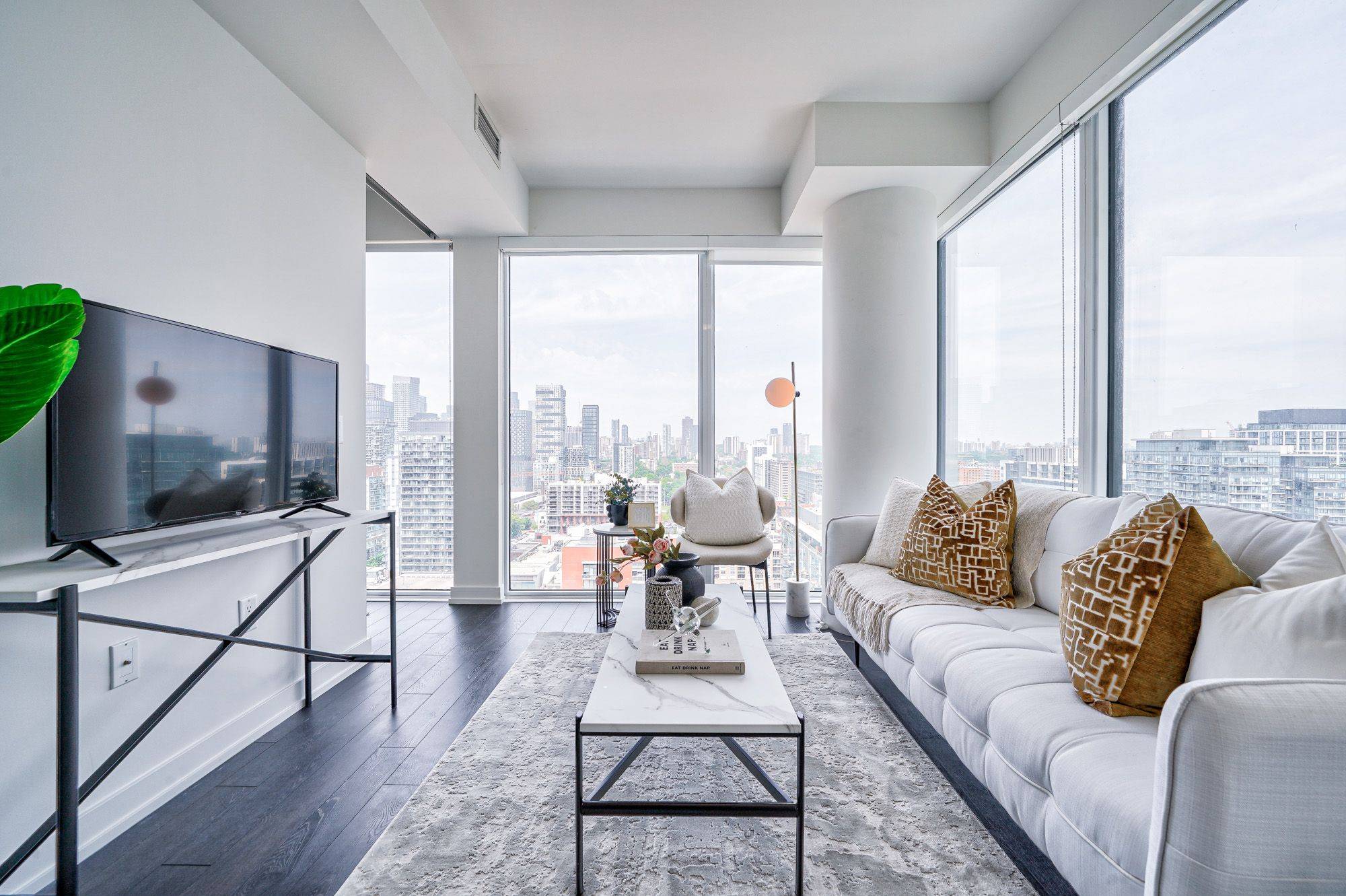 158 Front ST E #2207, Toronto C08, ON M5A 0K9