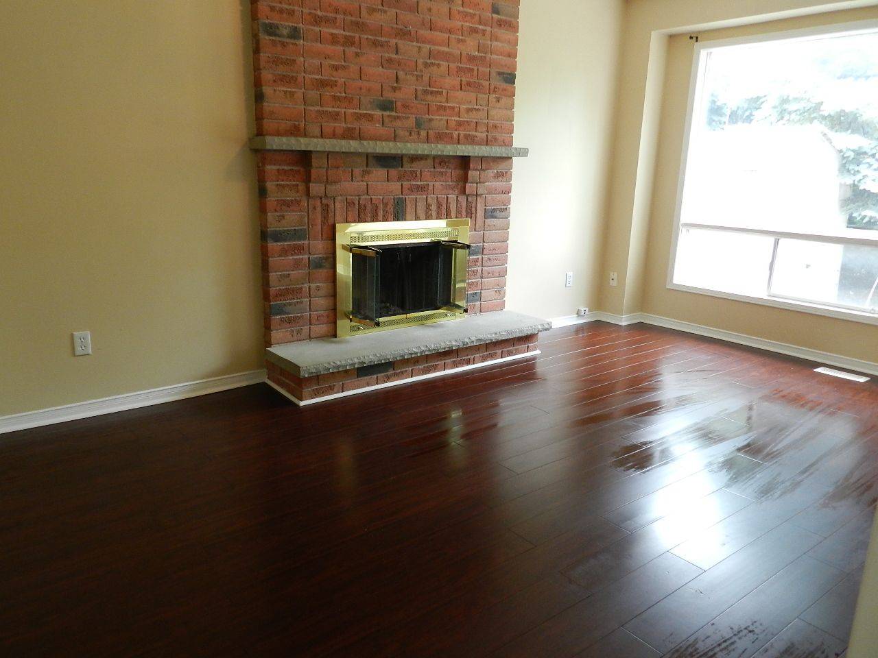 Whitby, ON L1R 1W5,20 DEHART DR
