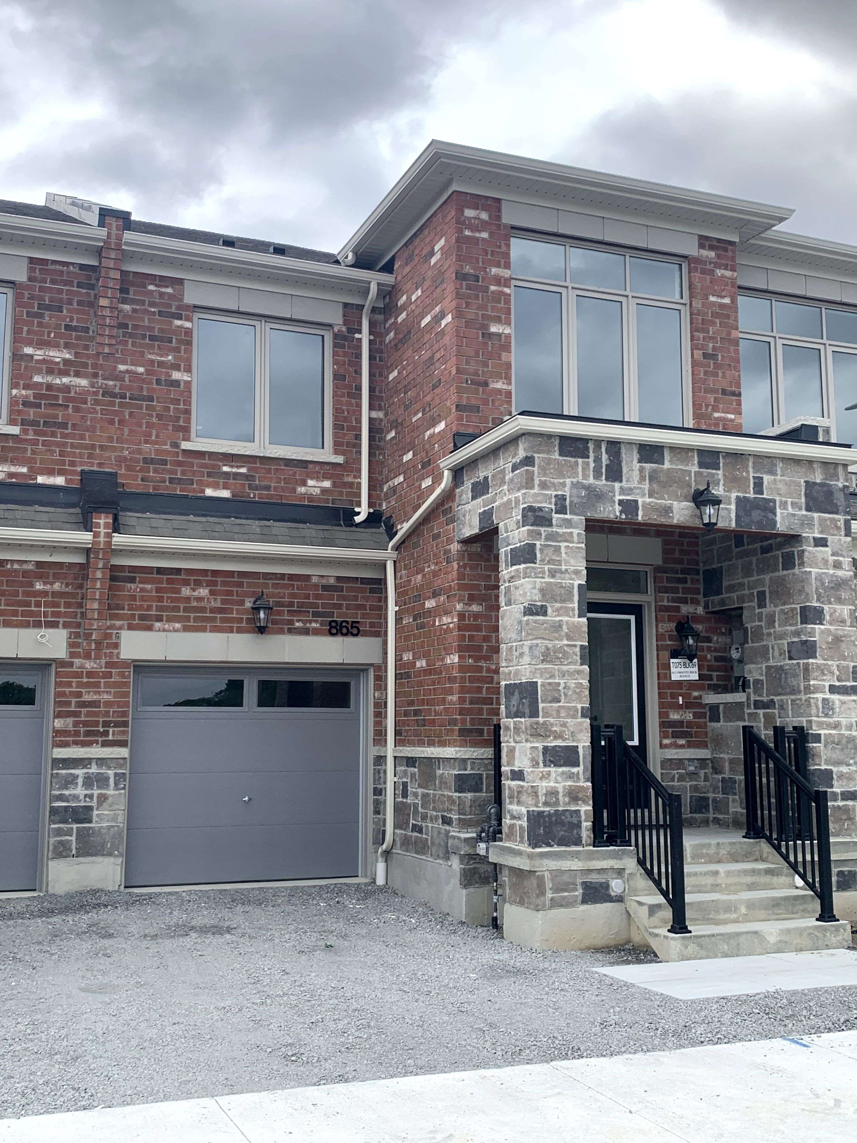 865 Smooth Rock AVE, Pickering, ON L1X 0R4