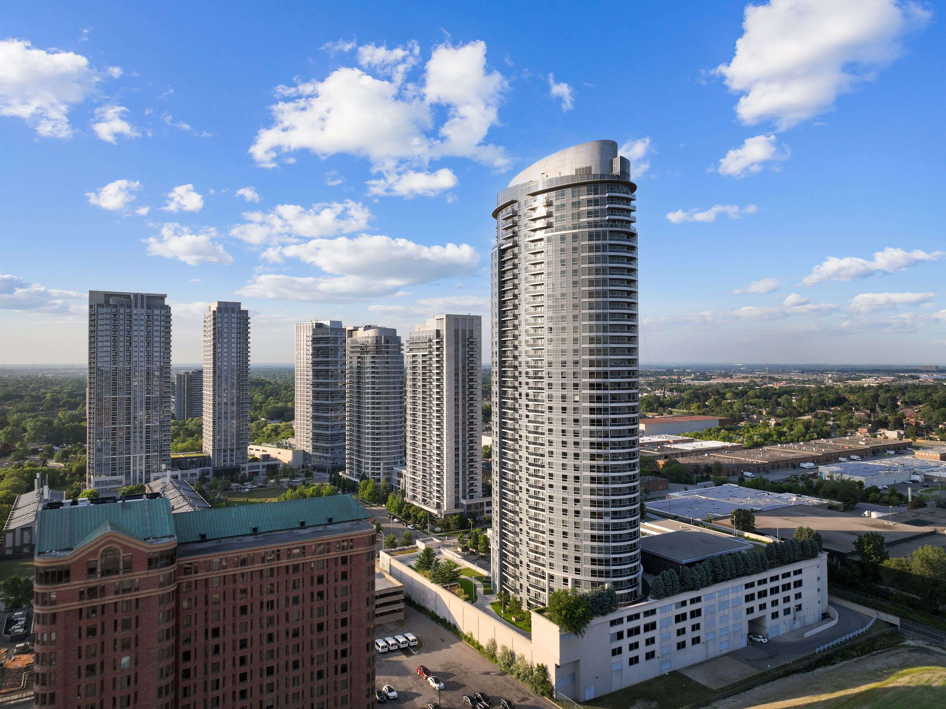 Toronto E07, ON M1S 0G4,135 Village Green SQ #816