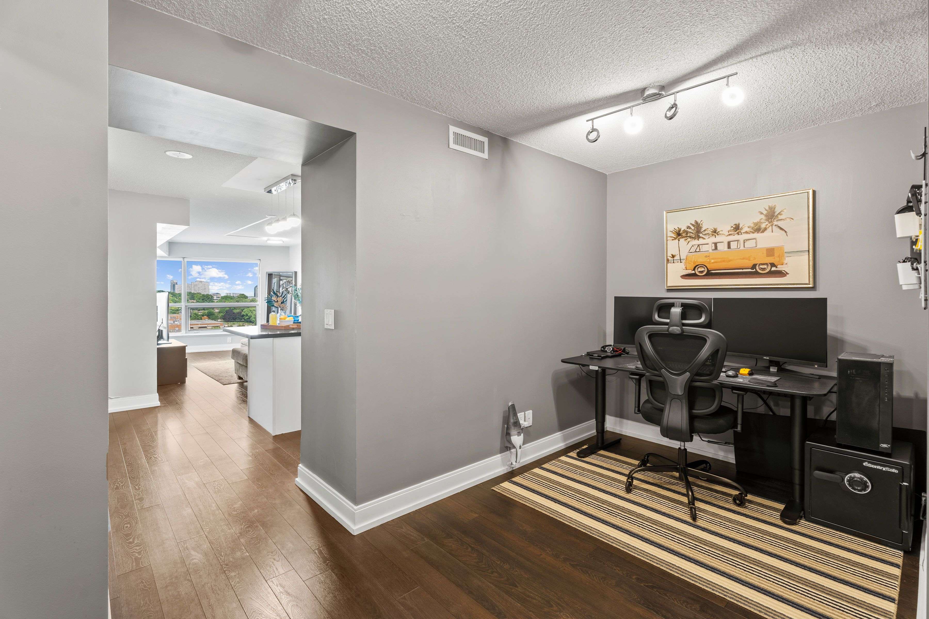 Toronto E07, ON M1S 0G4,135 Village Green SQ #816