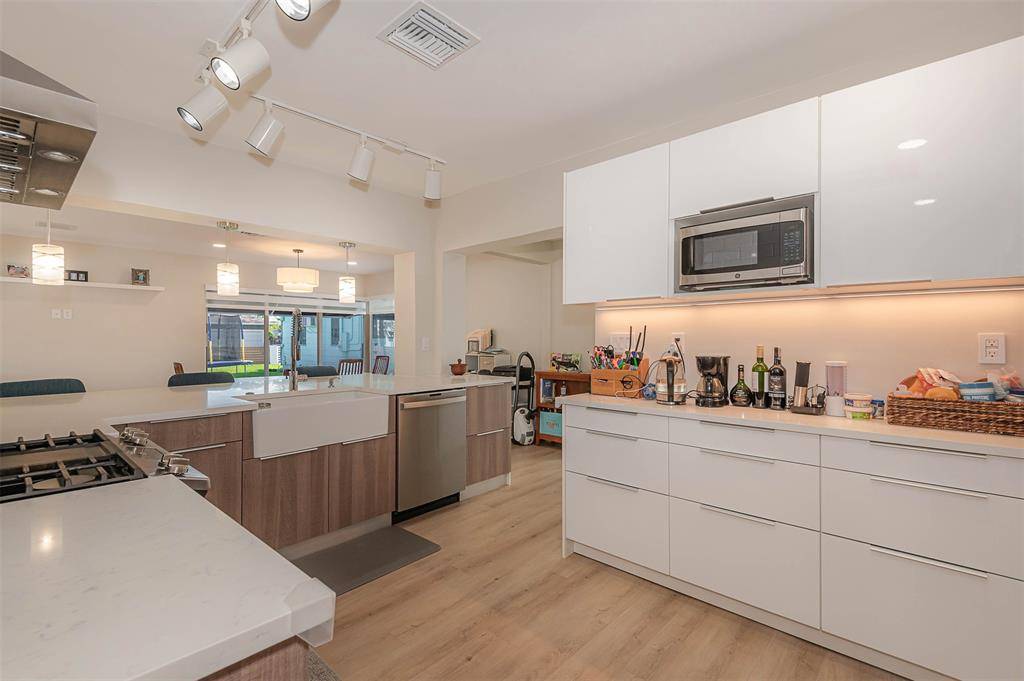 Dania Beach, FL 33004,302 SW 2 ave