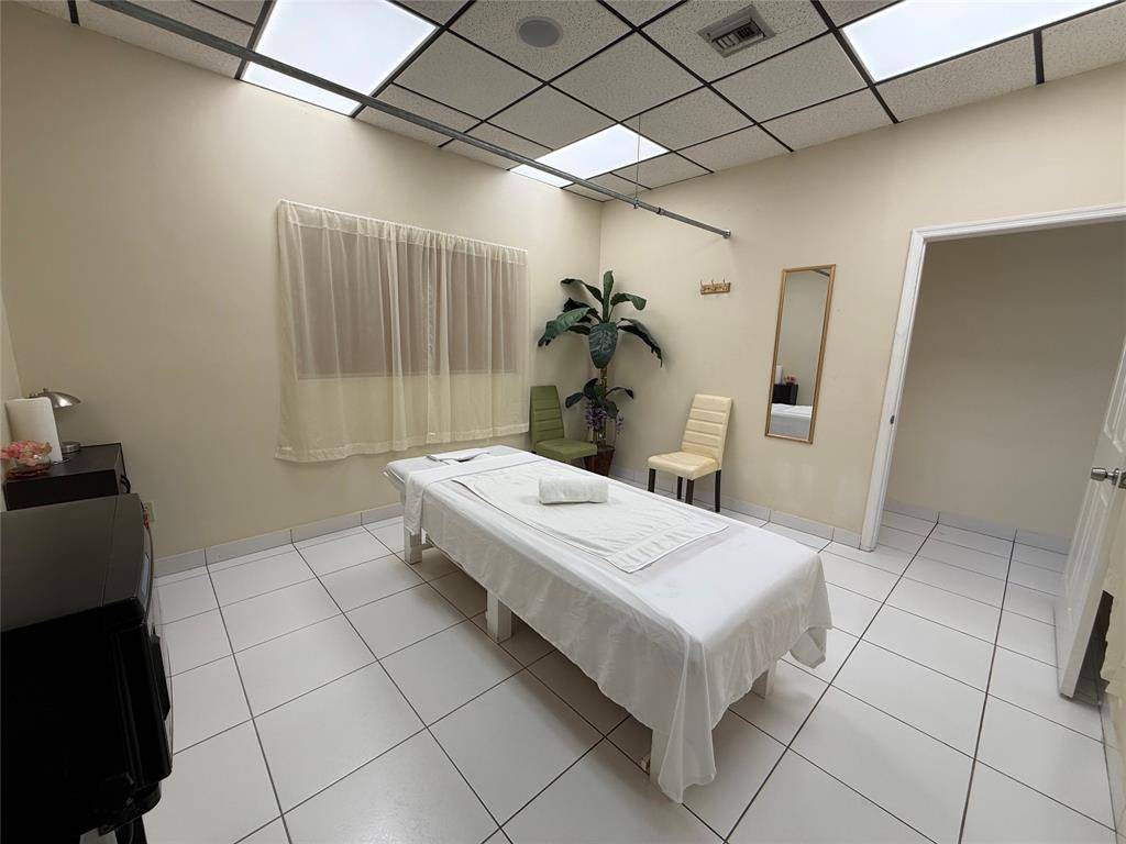 E COMMERCIAL, Fort Lauderdale, FL 33308