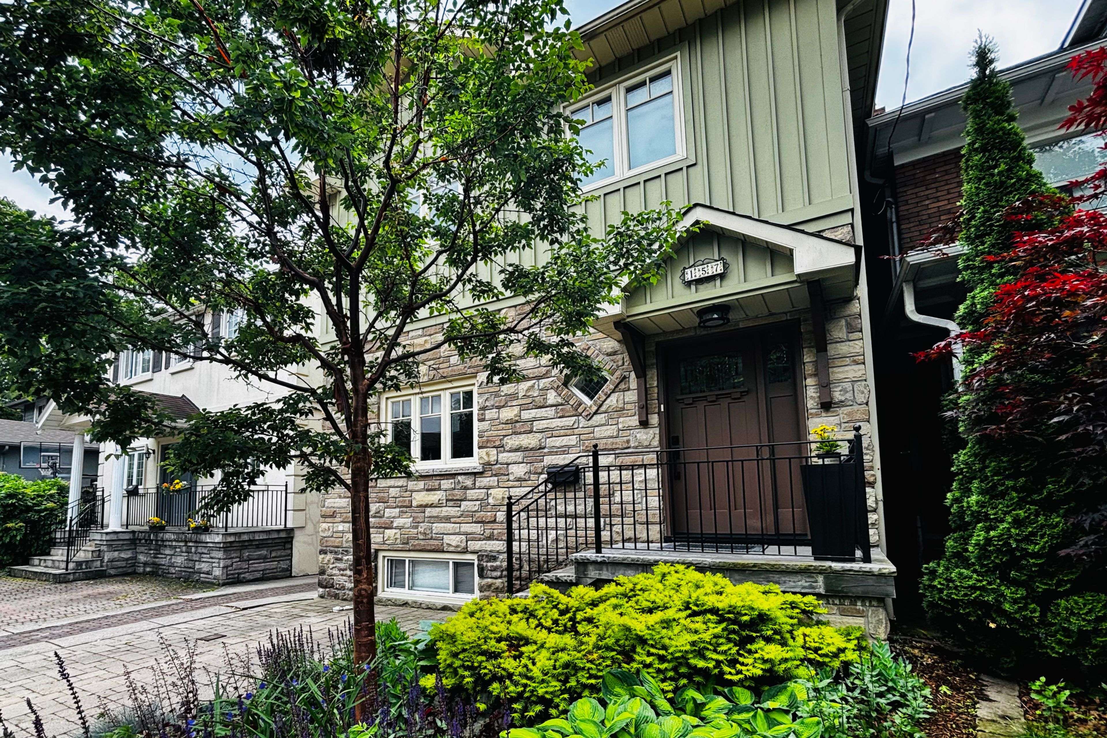 Toronto W02, ON M6S 1V8,157 Colbeck ST