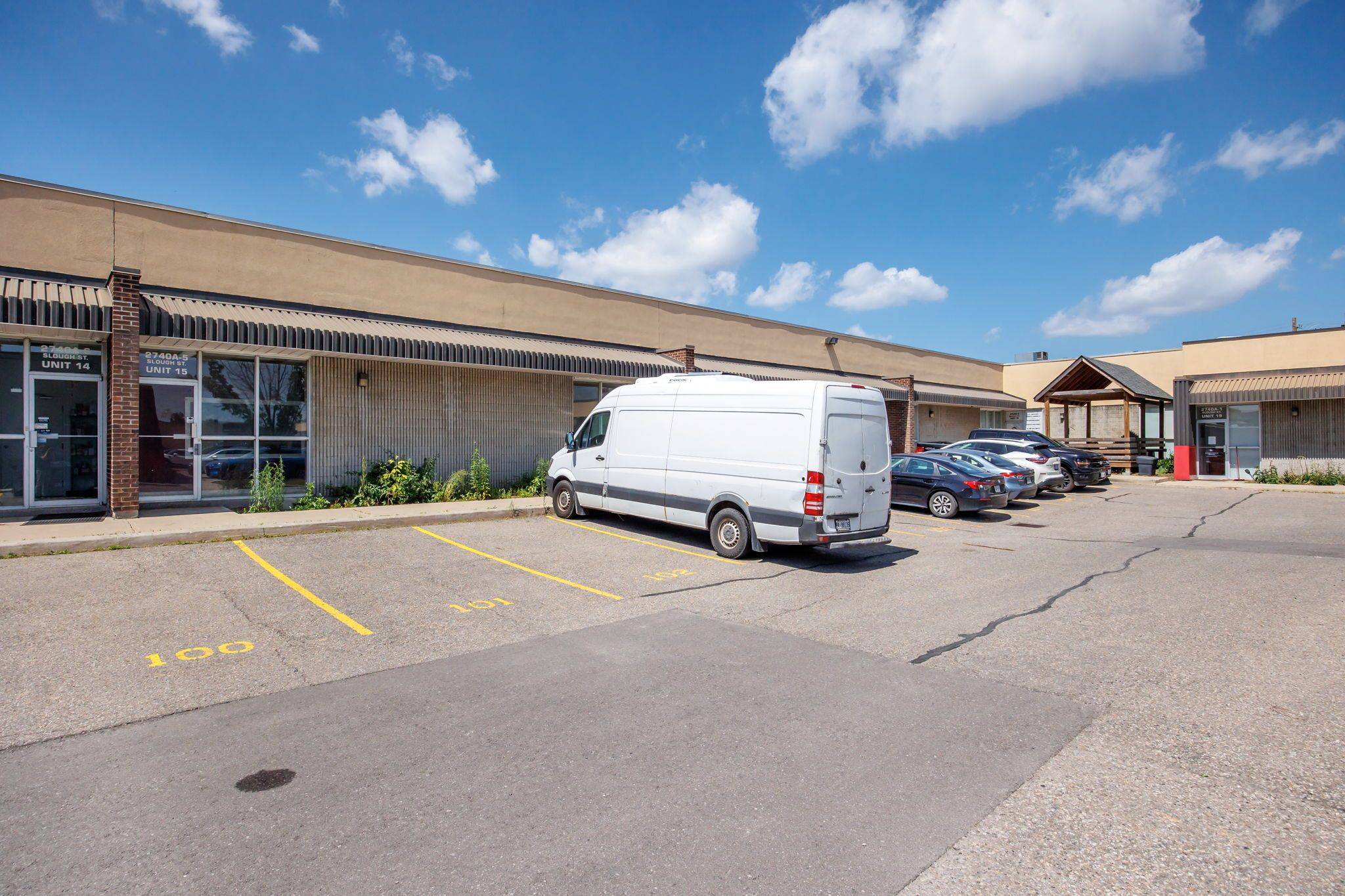Mississauga, ON L4T 1G3,2740A Slough ST #5