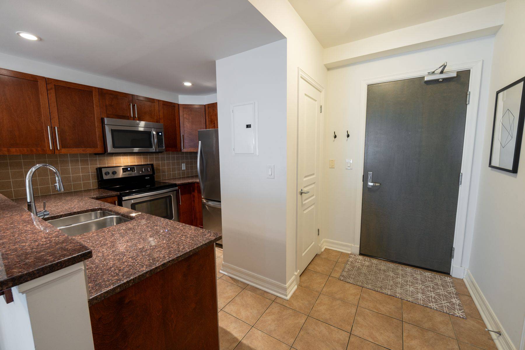 Lower Town - Sandy Hill, ON K1N 0A7,200 Besserer ST #1007