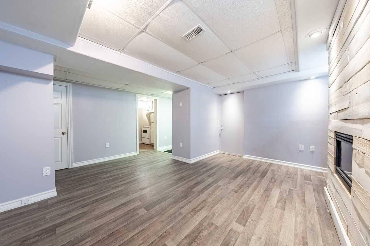 Hamilton, ON L8H 3C1,32 Goggin AVE