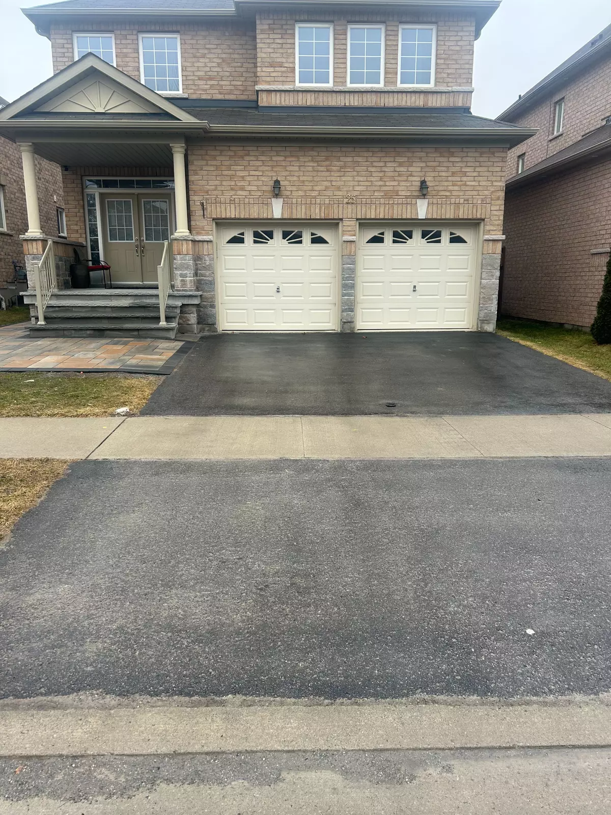Whitby, ON L1P 0B4,25 Roma DR