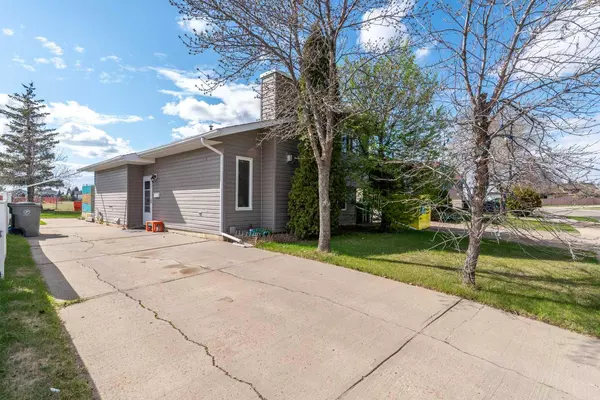 2714 56 AVE, Lloydminster, AB T9V 2C1