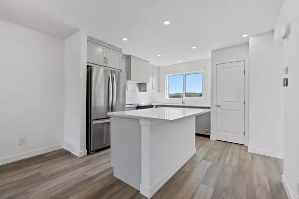Calgary, AB T2X 5R7,922 Wolf Willow BLVD SE