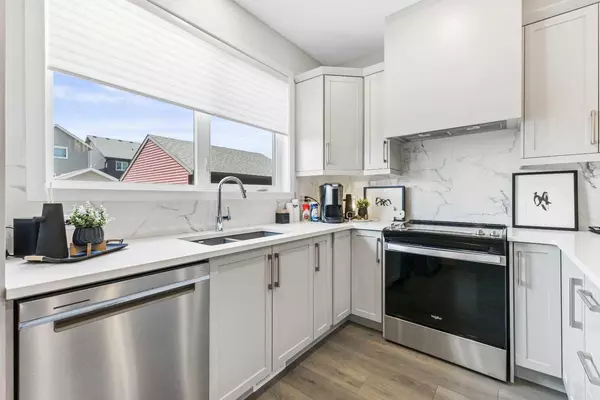 Calgary, AB T3S 0G9,63 Heirloom BLVD SE