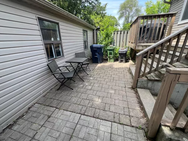 Toronto E01, ON M4M 3E4,400 Leslie ST #BSMT