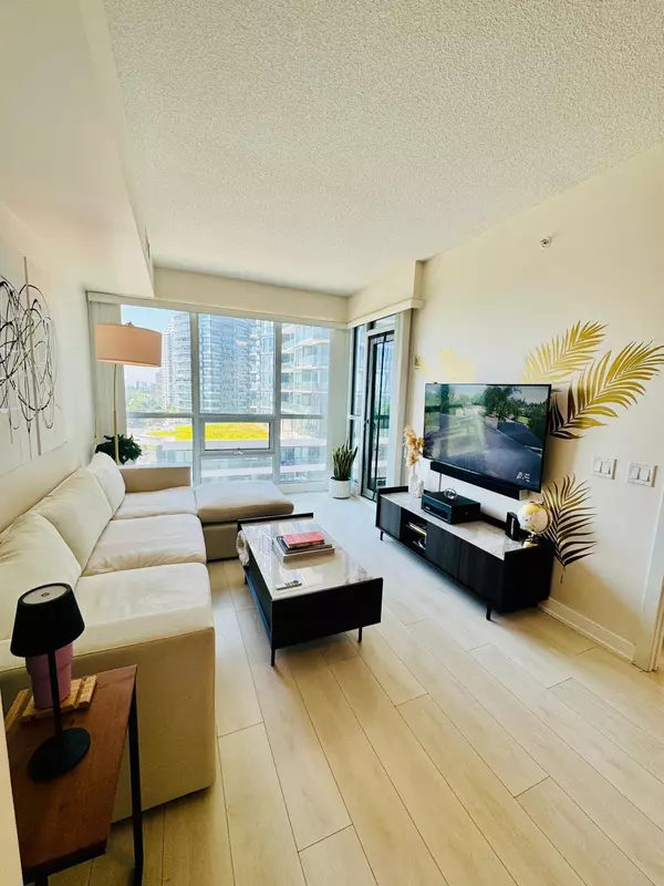 Toronto W06, ON M8V 1A2,2200 Lake Shore BLVD W #1002