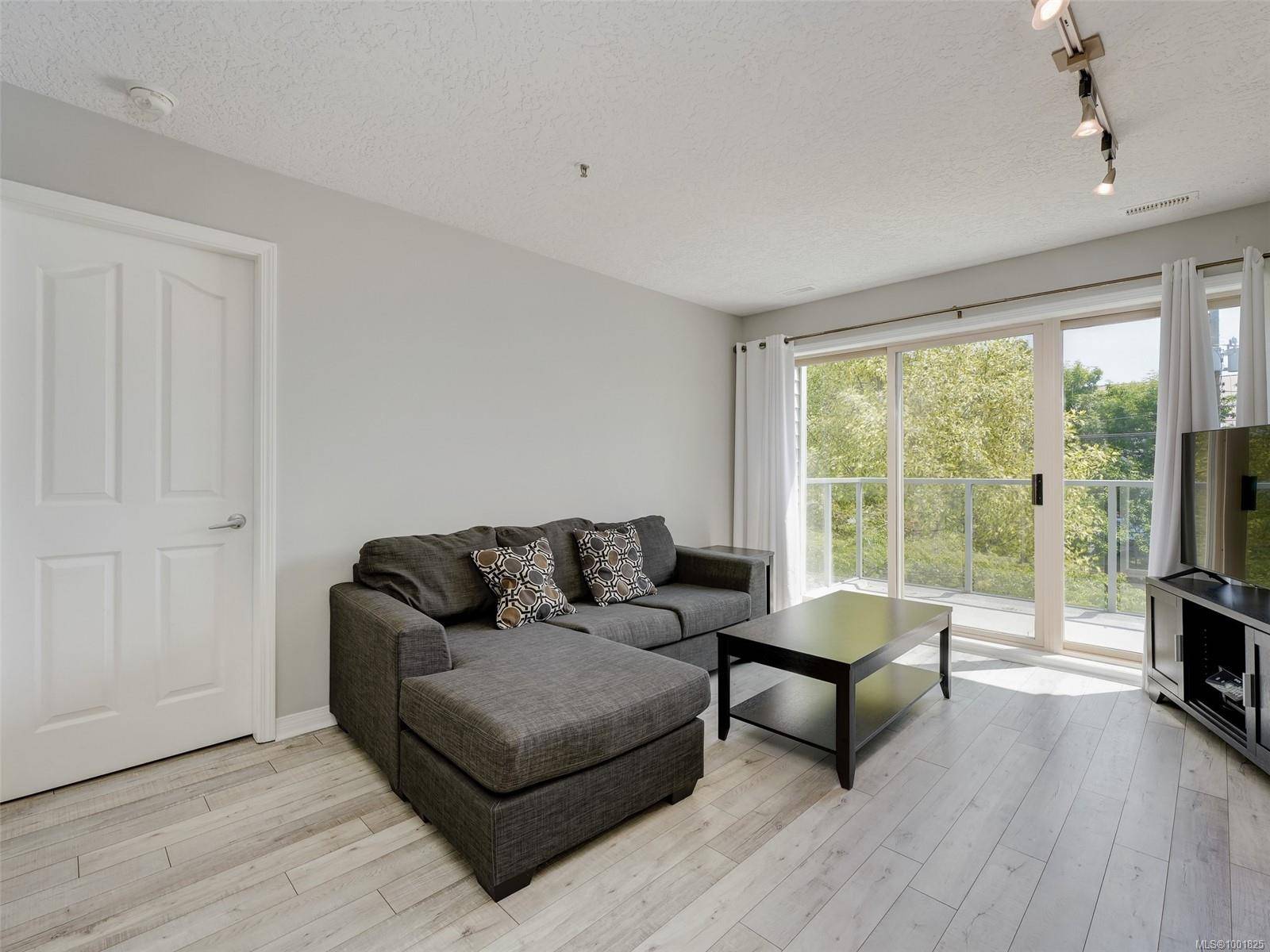 Saanich, BC V9A 1Z5,3160 Albina St #407
