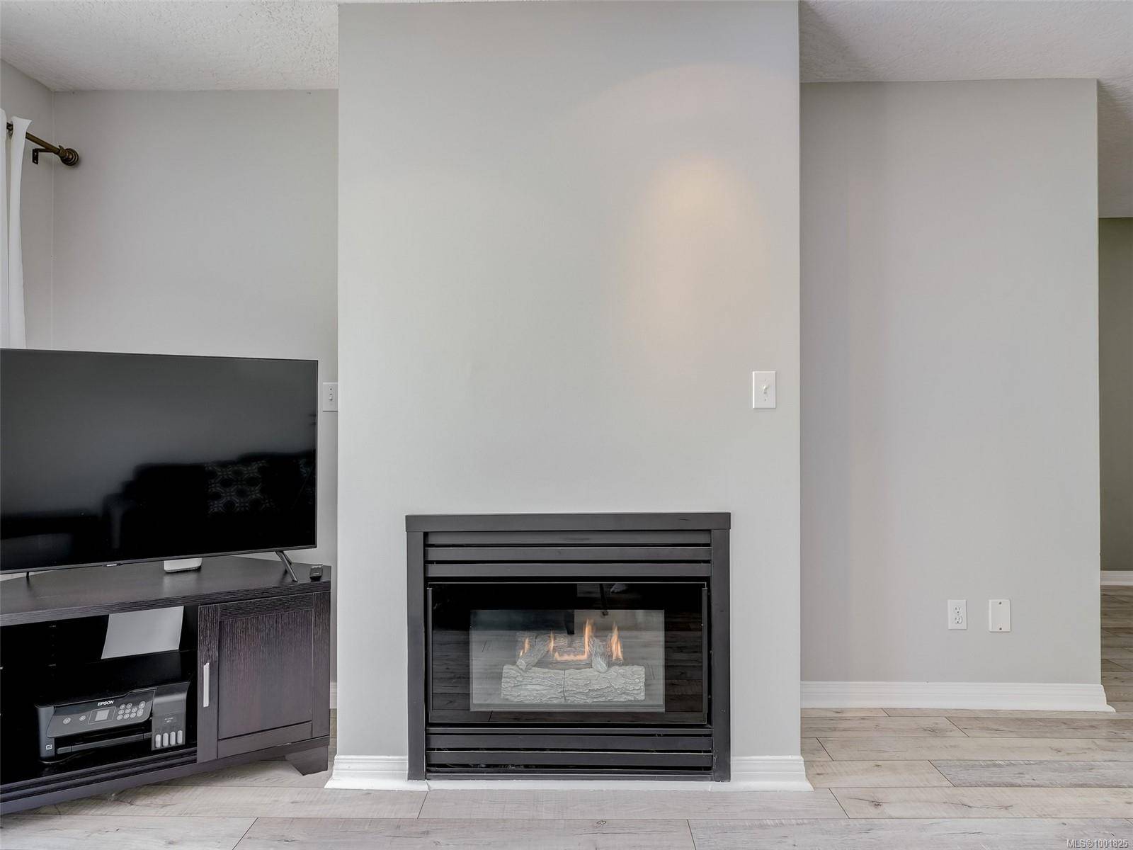 Saanich, BC V9A 1Z5,3160 Albina St #407