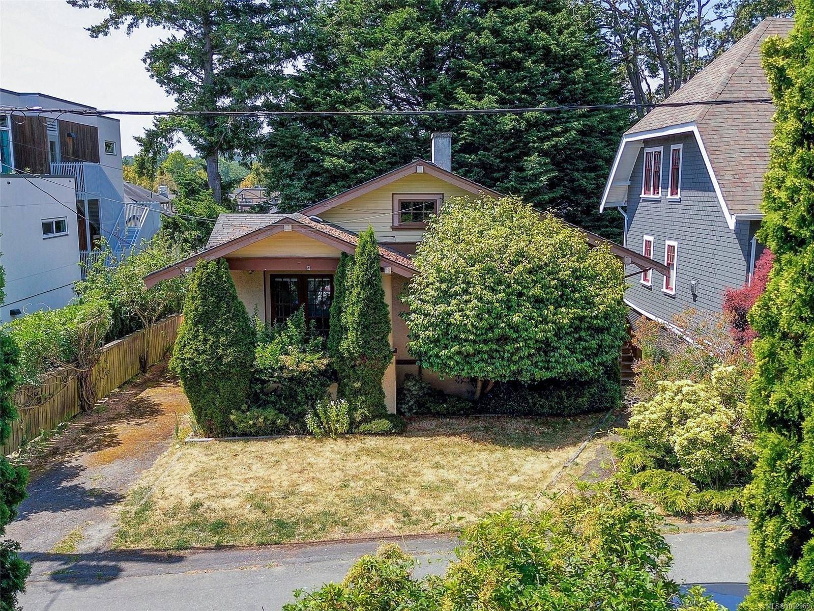 Oak Bay, BC V8R 5W2,1530 Clive Dr