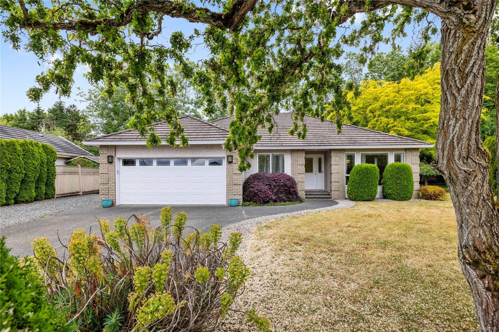 784 Chartwest Crt, Qualicum Beach, BC V9K 2P9
