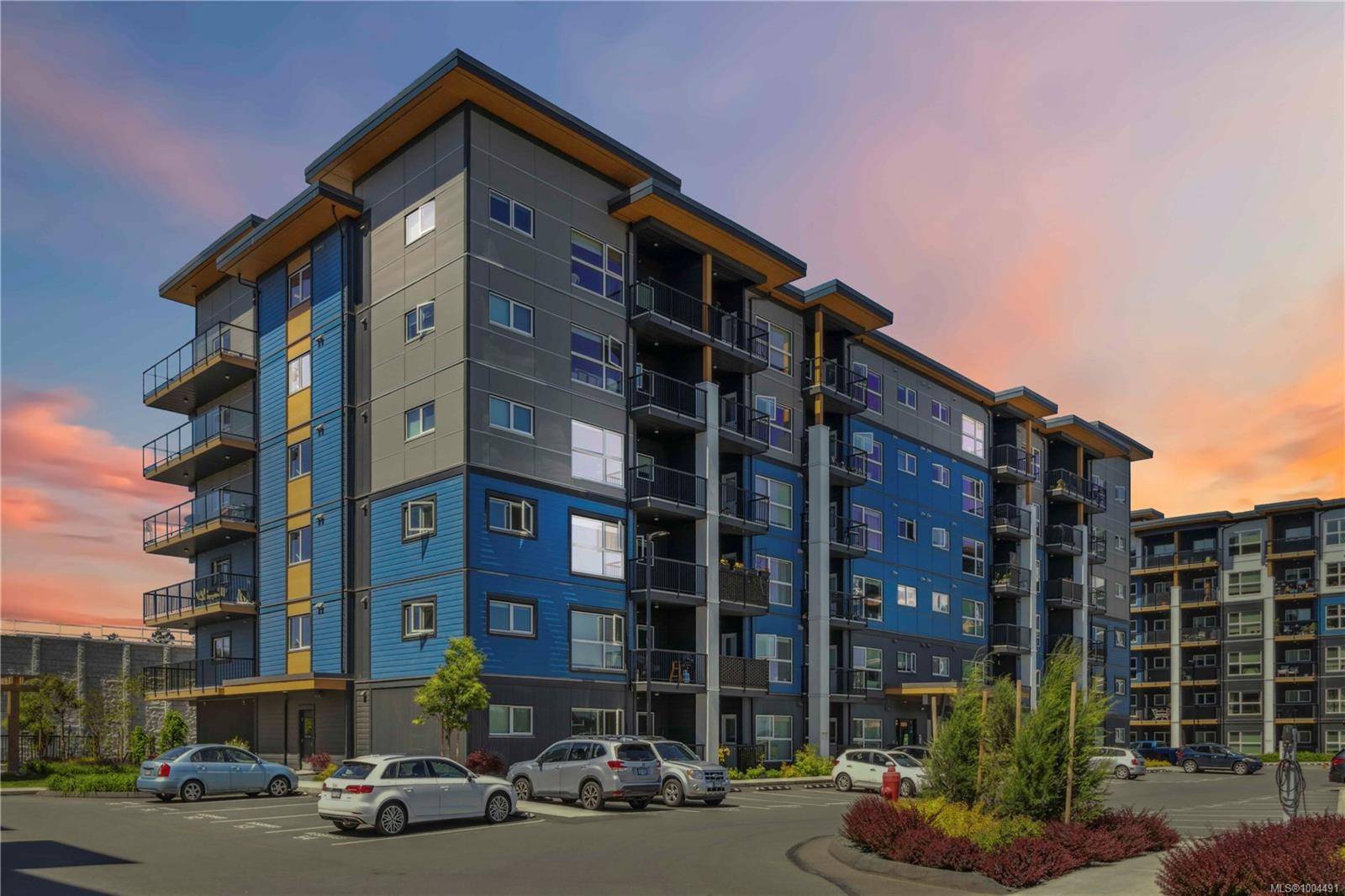 2465 Gateway Rd #303, Langford, BC V9B 6R1