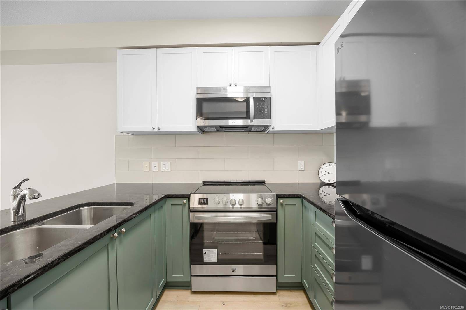 Nanaimo, BC V9R 5H3,99 Chapel St #405