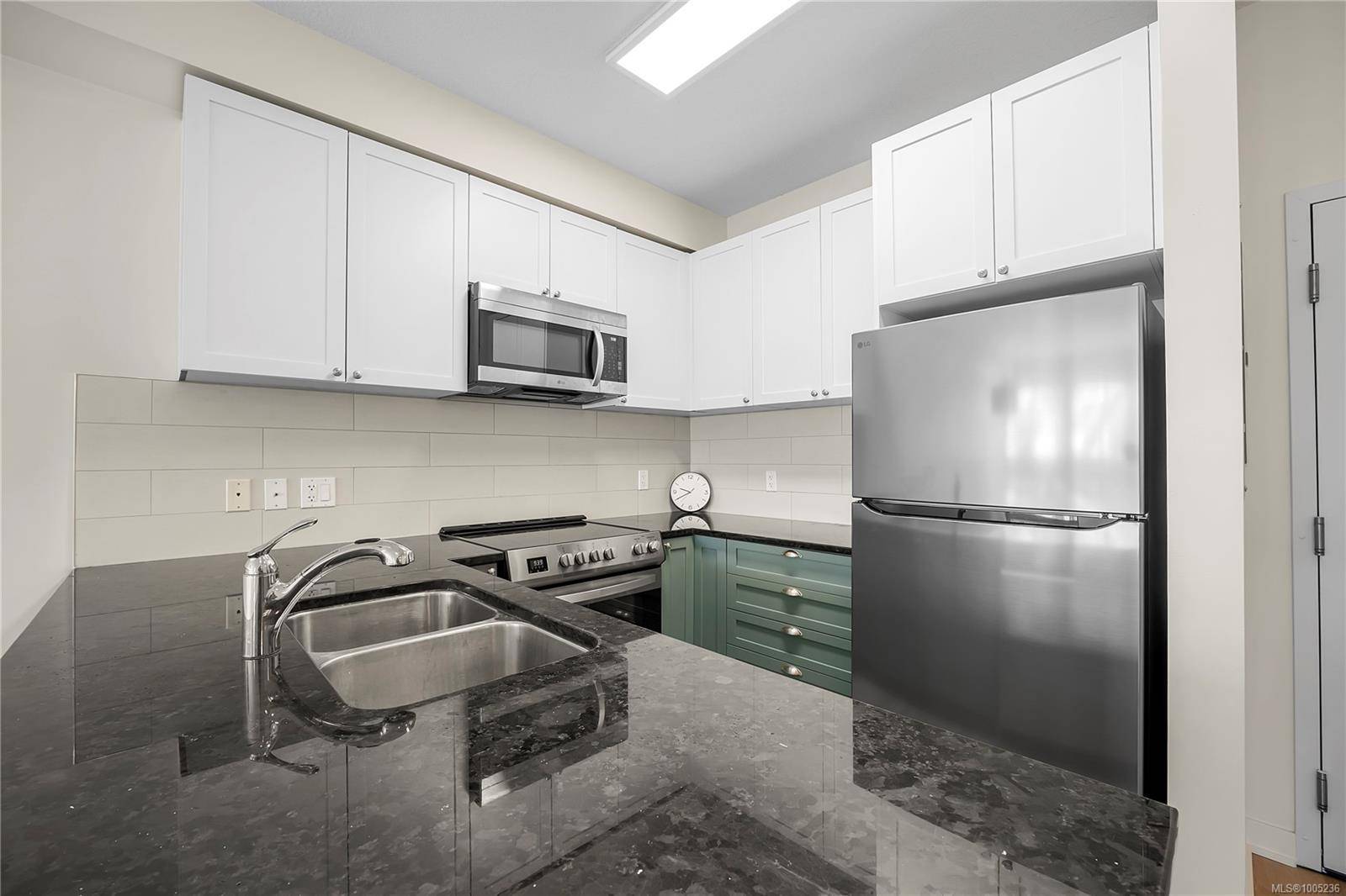 Nanaimo, BC V9R 5H3,99 Chapel St #405