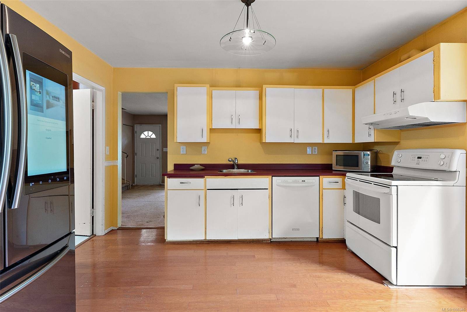 Saanich, BC V8N 2A4,1723 Feltham Rd #B
