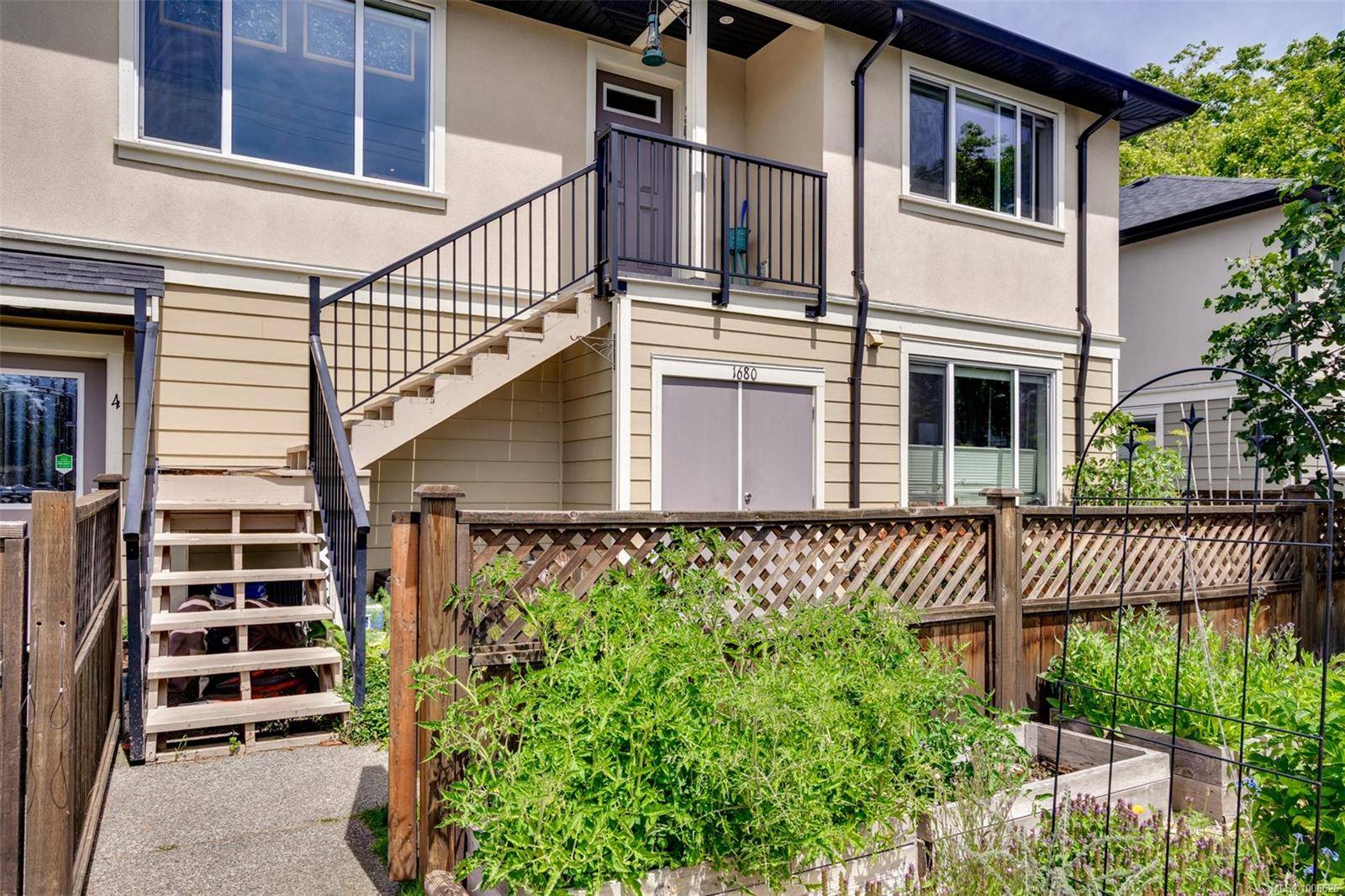 Victoria, BC V8R 2X5,1680 Ryan St #5