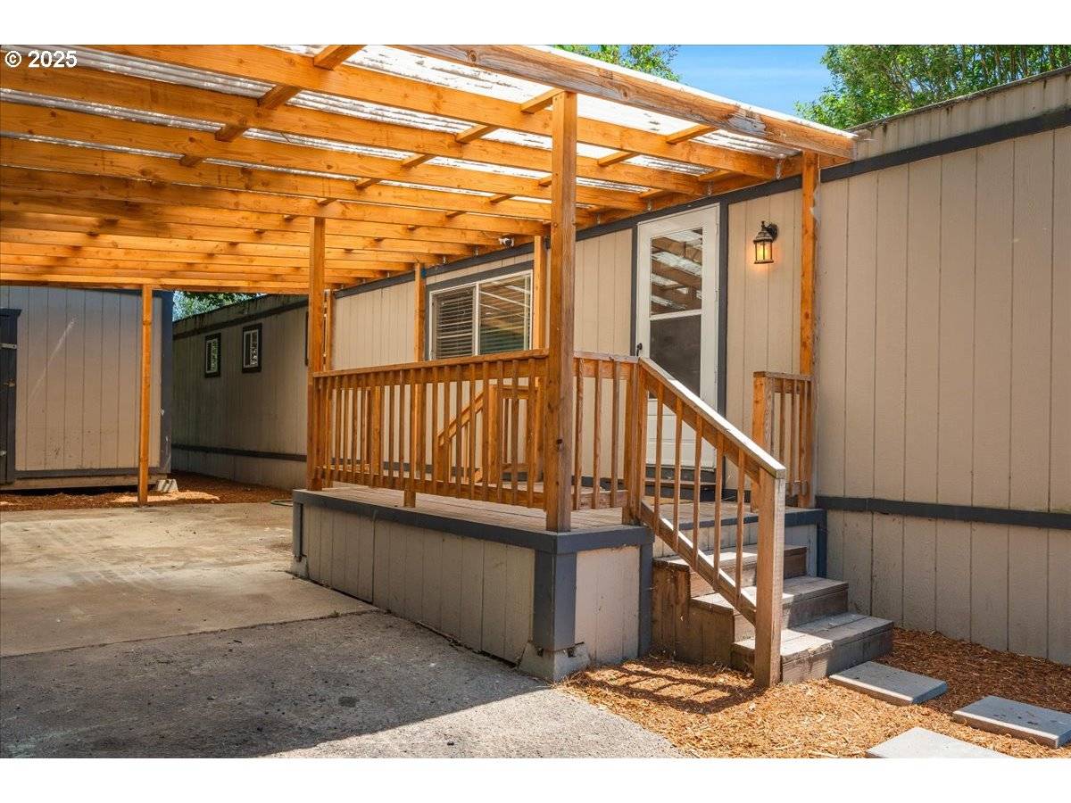 Dundee, OR 97115,906 SW ALDER ST #23