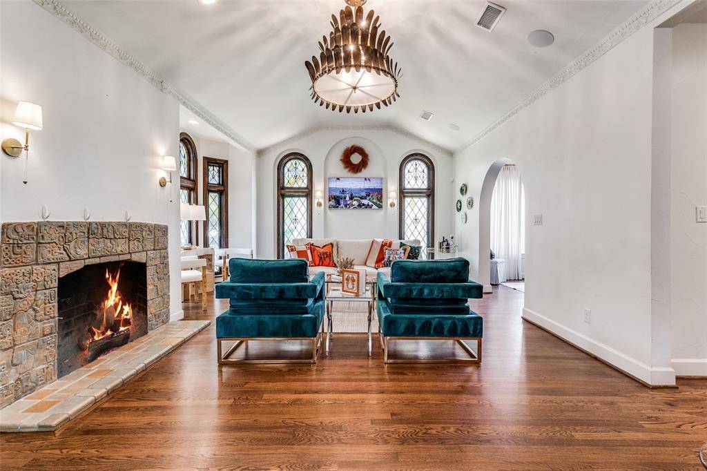 Dallas, TX 75214,6921 Westlake Avenue