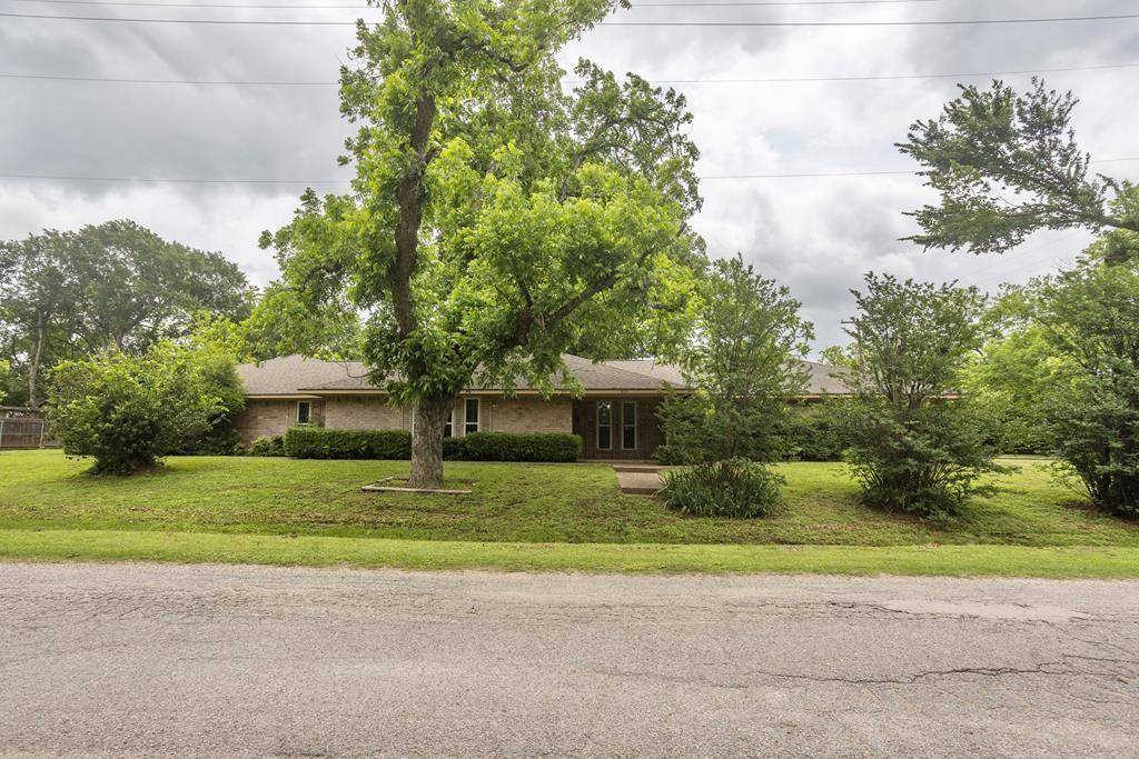 Kerens, TX 75144,411 S Bonner Avenue