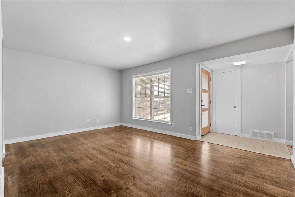 Dallas, TX 75238,8815 Hackney Lane