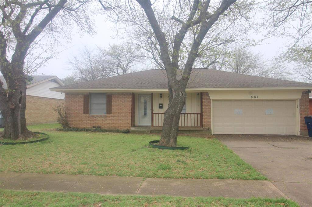 802 Sequoia Drive, Lancaster, TX 75146