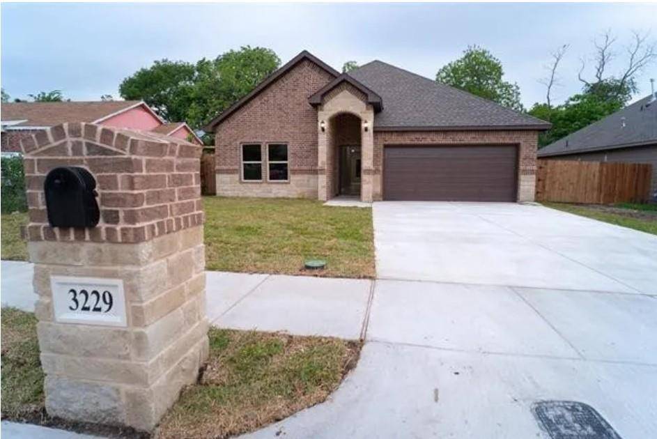 Fort Worth, TX 76105,3229 Thannisch Avenue