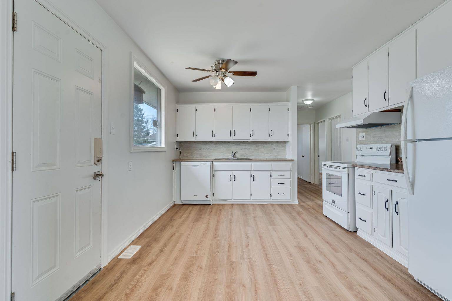 Carstairs, AB T0M0N0,828 Hammond ST