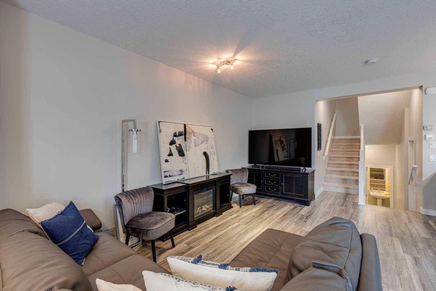 Airdrie, AB T4B 4L3,1187 Channelside DR SW