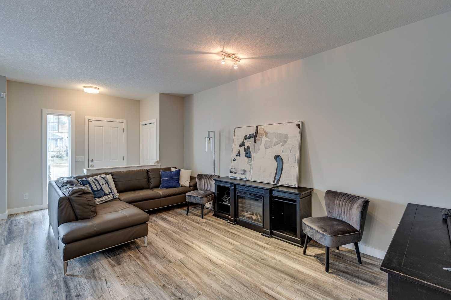 Airdrie, AB T4B 4L3,1187 Channelside DR SW