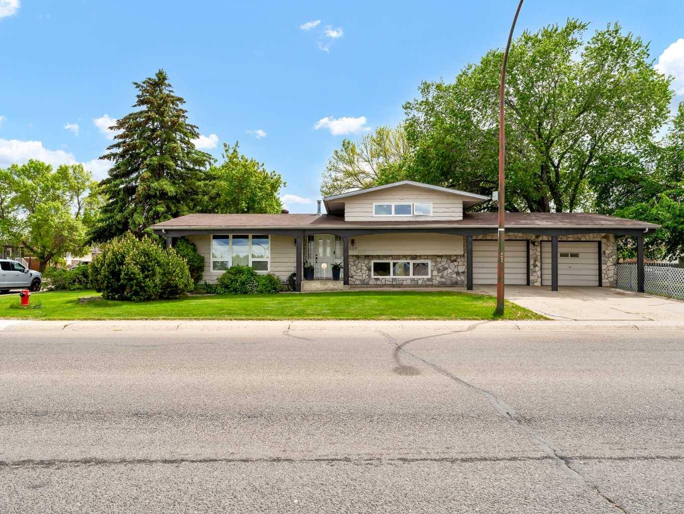 339 20 ST Northeast, Medicine Hat, AB T1C 1B7