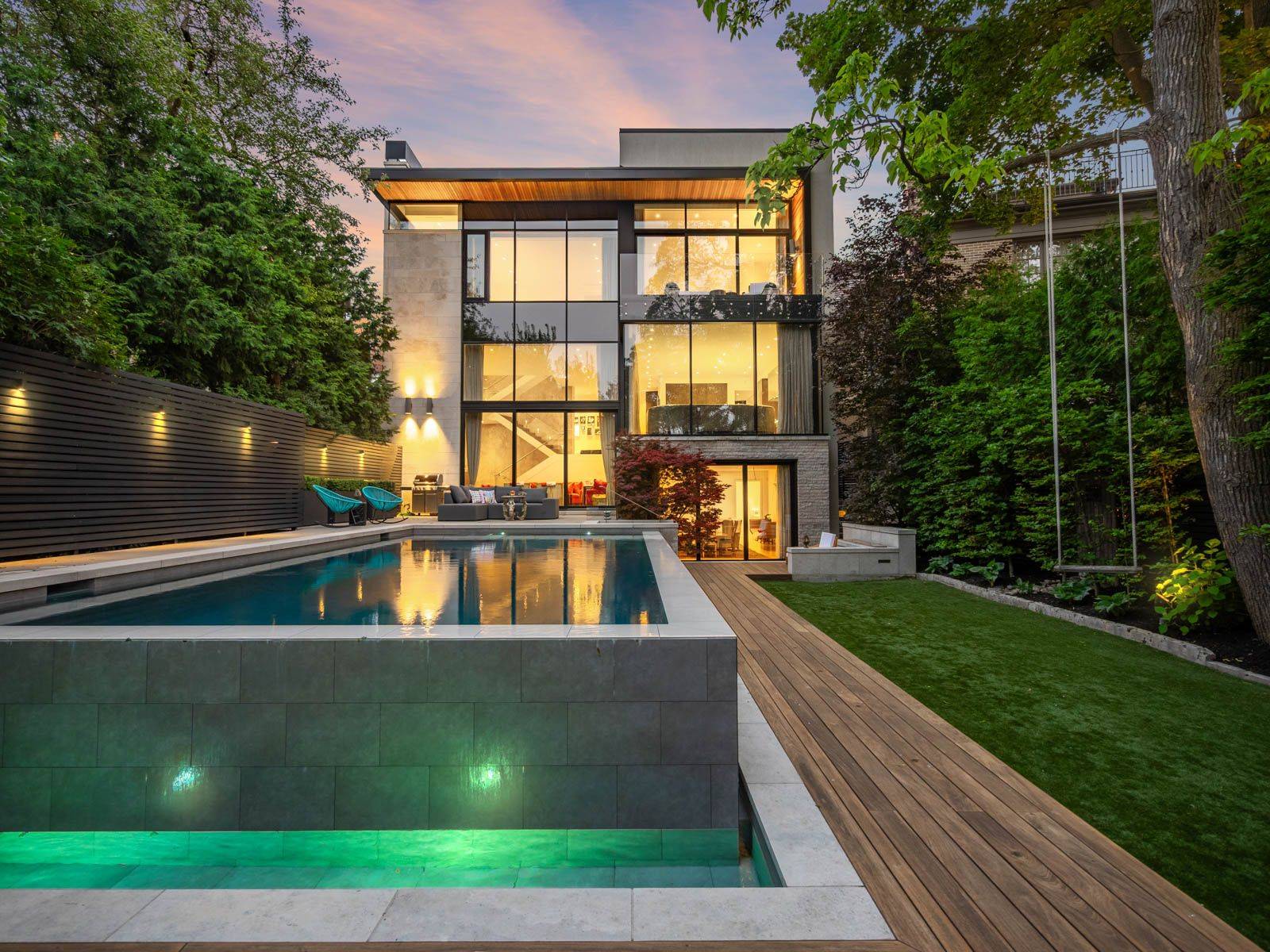 43 Hillholm RD, Toronto C03, ON M5P 1M4