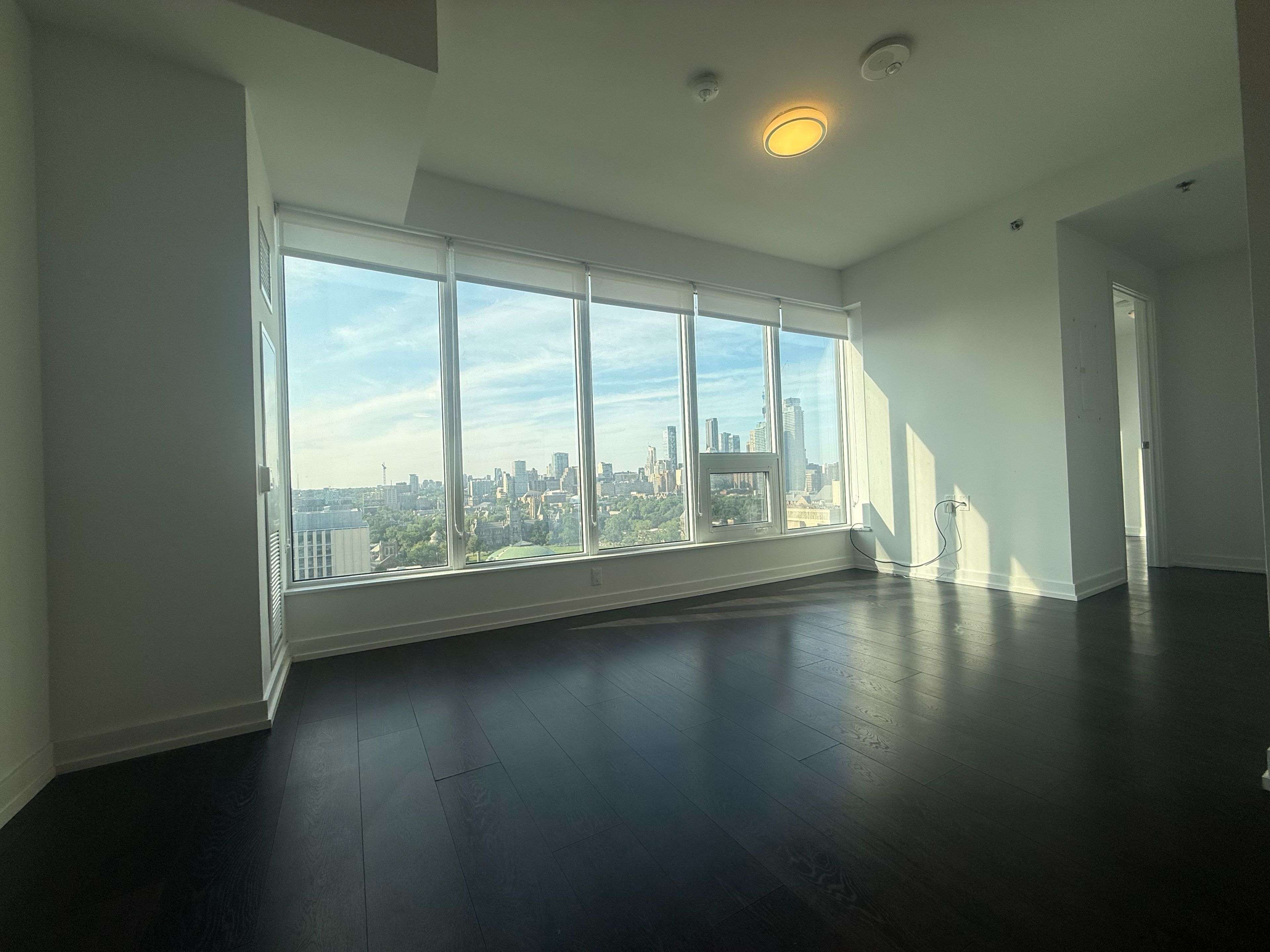 203 College ST #1806, Toronto C01, ON M5T 0C8