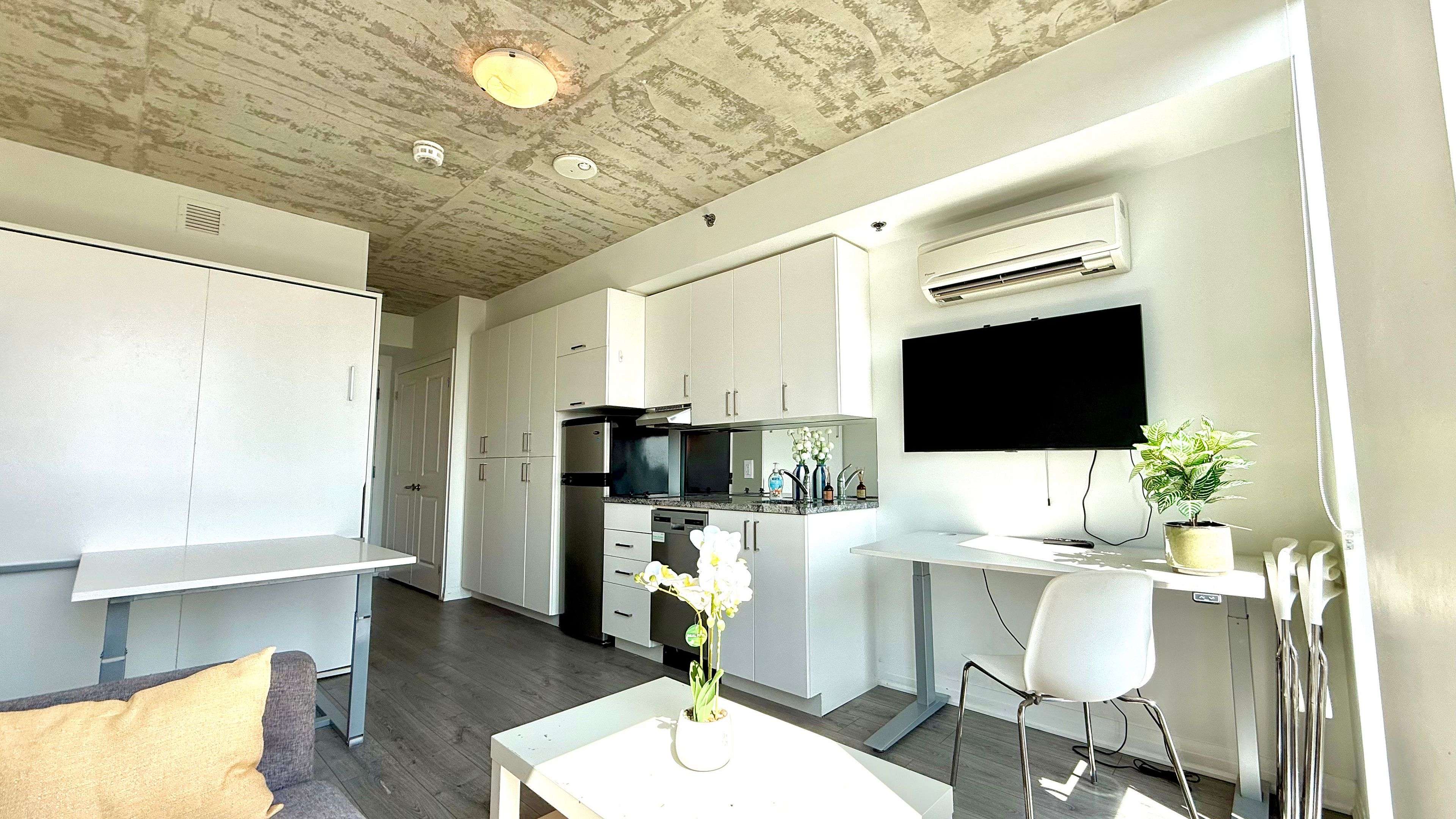 Oshawa, ON L1G 4Y3,1900 Simcoe ST N #712