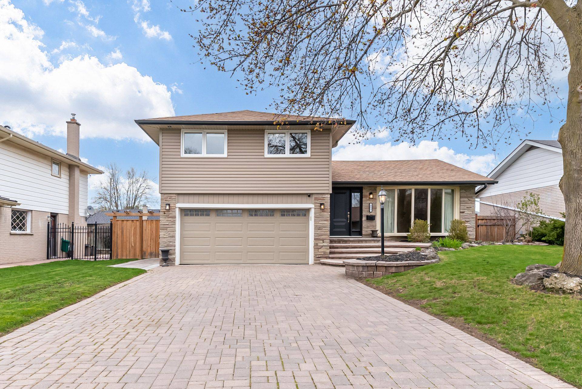 853 Fernhill BLVD, Oshawa, ON L1J 5K5