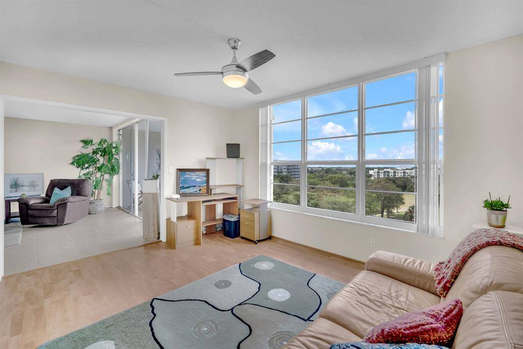 Pompano Beach, FL 33069,605 Oaks Dr #907