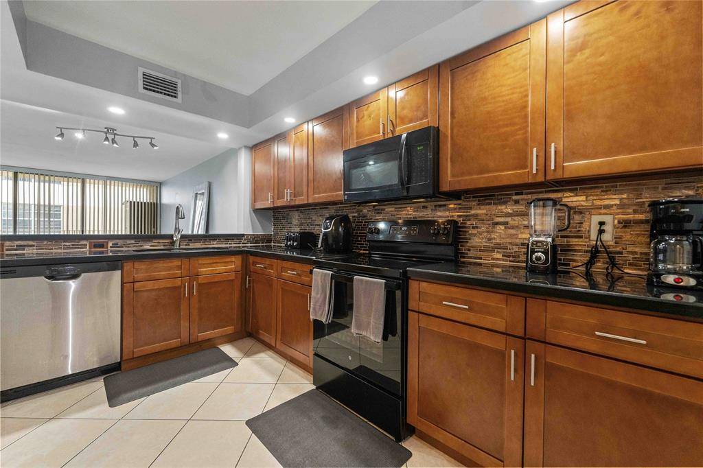Coral Springs, FL 33065,8236 NW 24th St #8236