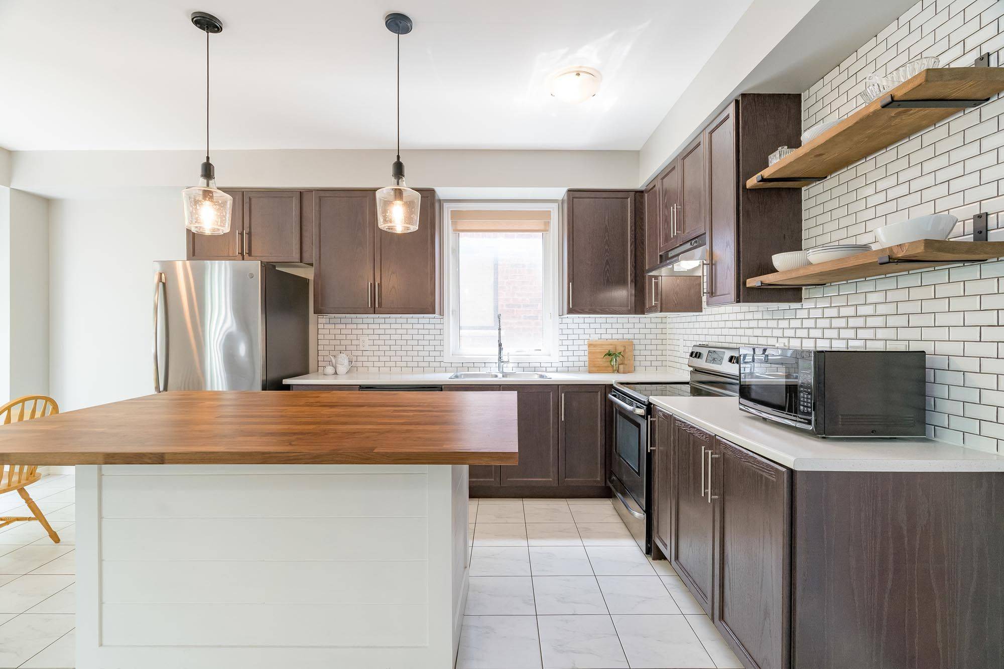 Innisfil, ON L9S 0K3,1025 Abram CT
