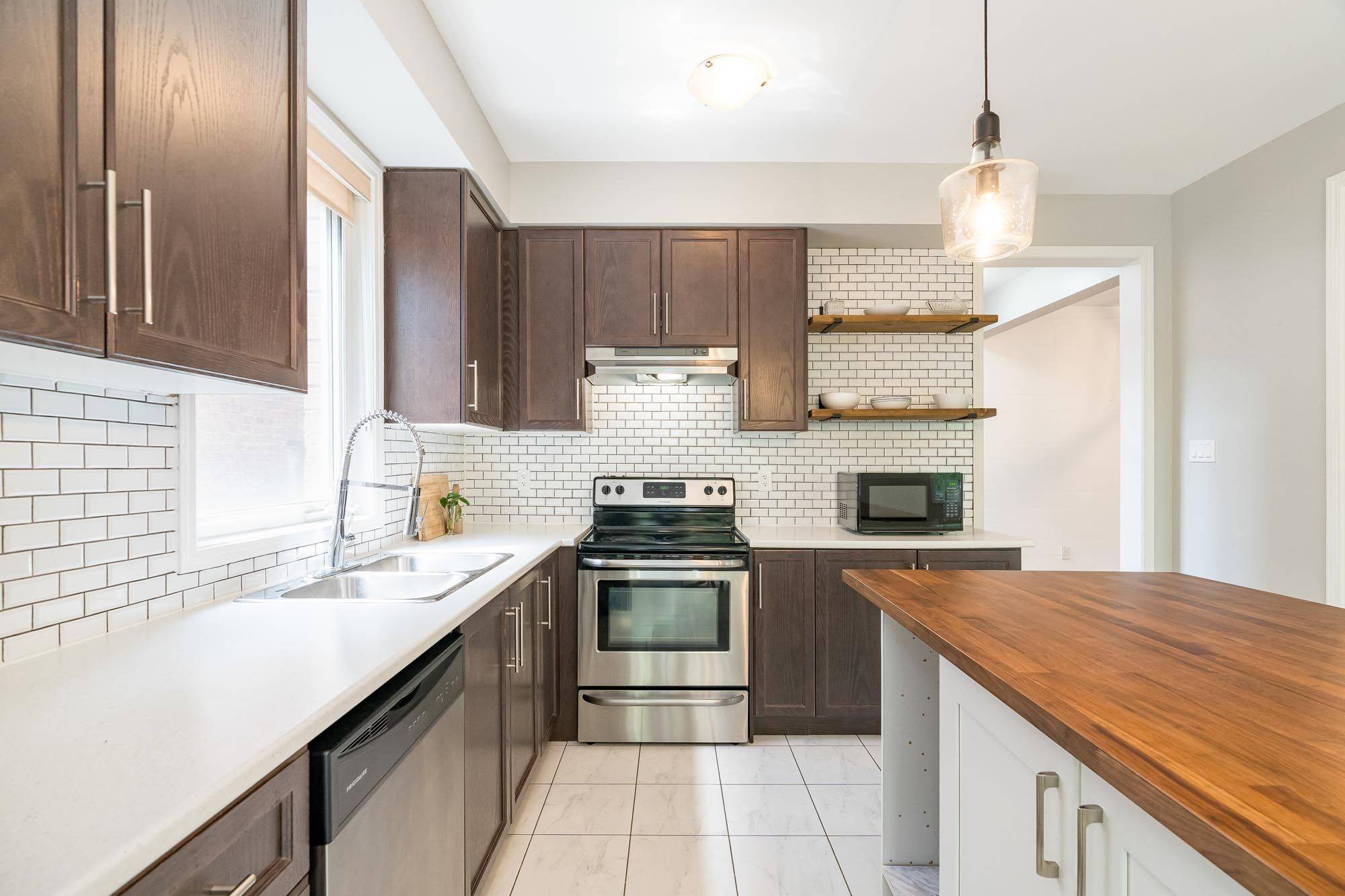 Innisfil, ON L9S 0K3,1025 Abram CT