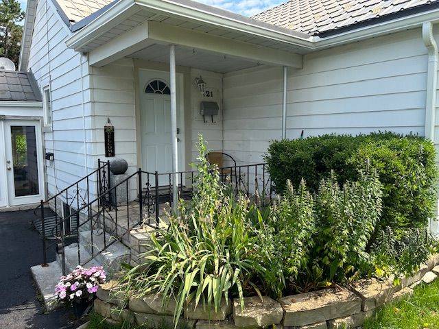 Barrie, ON L4N 2P8,121 Cumberland ST