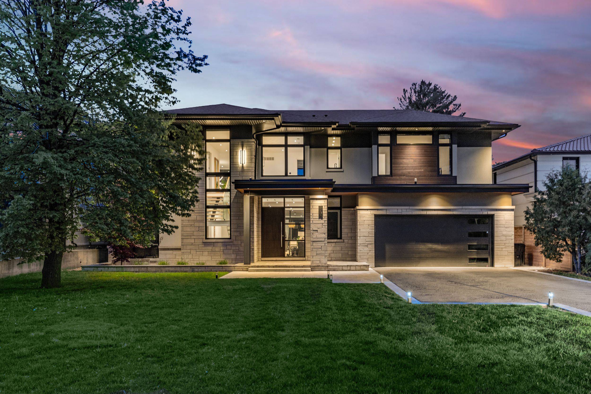 215 Morden RD, Oakville, ON L6K 2S2