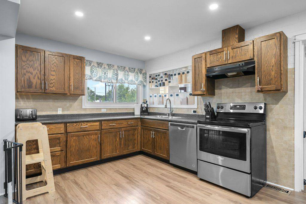 Kingston, ON K7L 4V4,1810 Sydenham RD