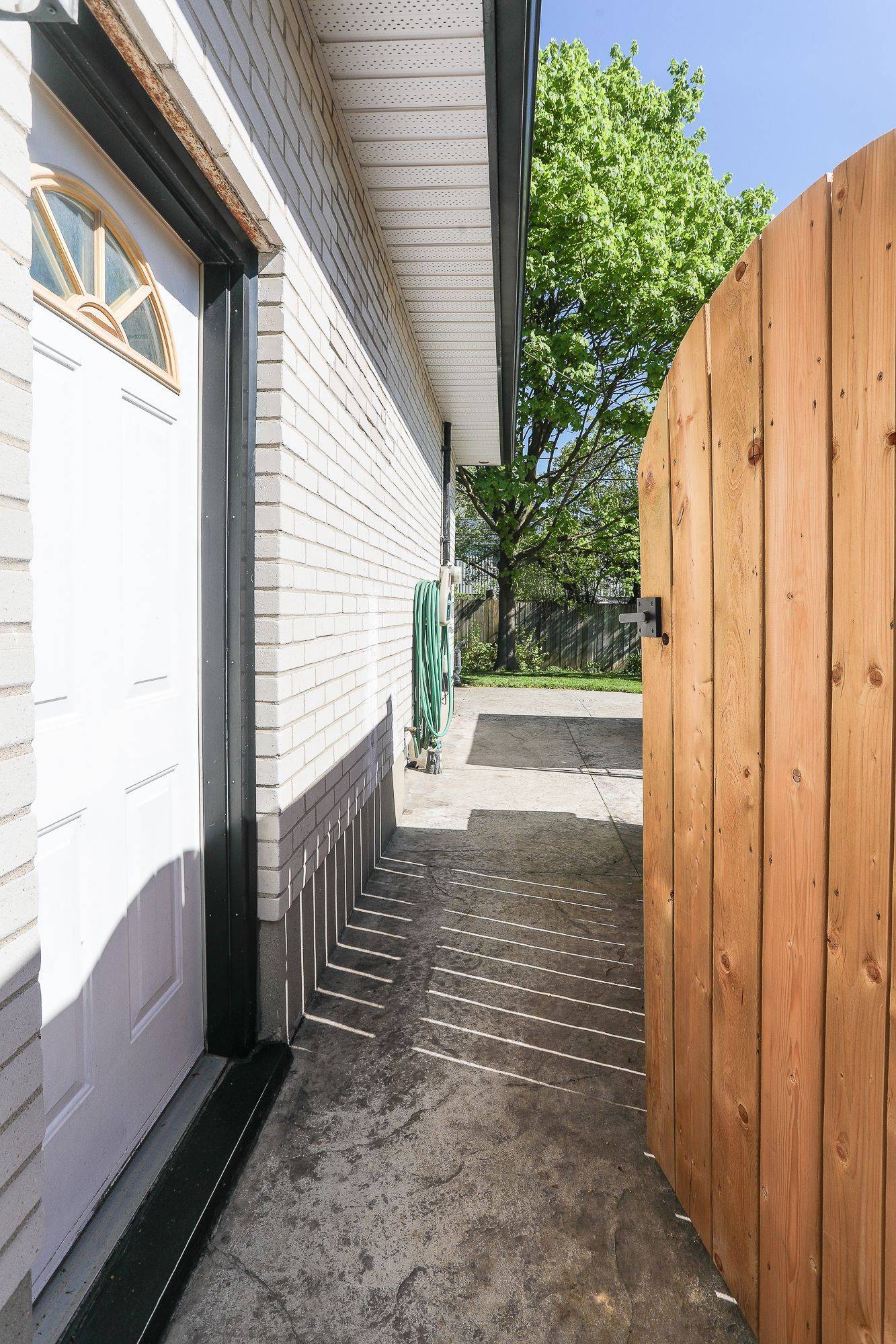 St. Thomas, ON N5R 5G9,44 Sparta ST