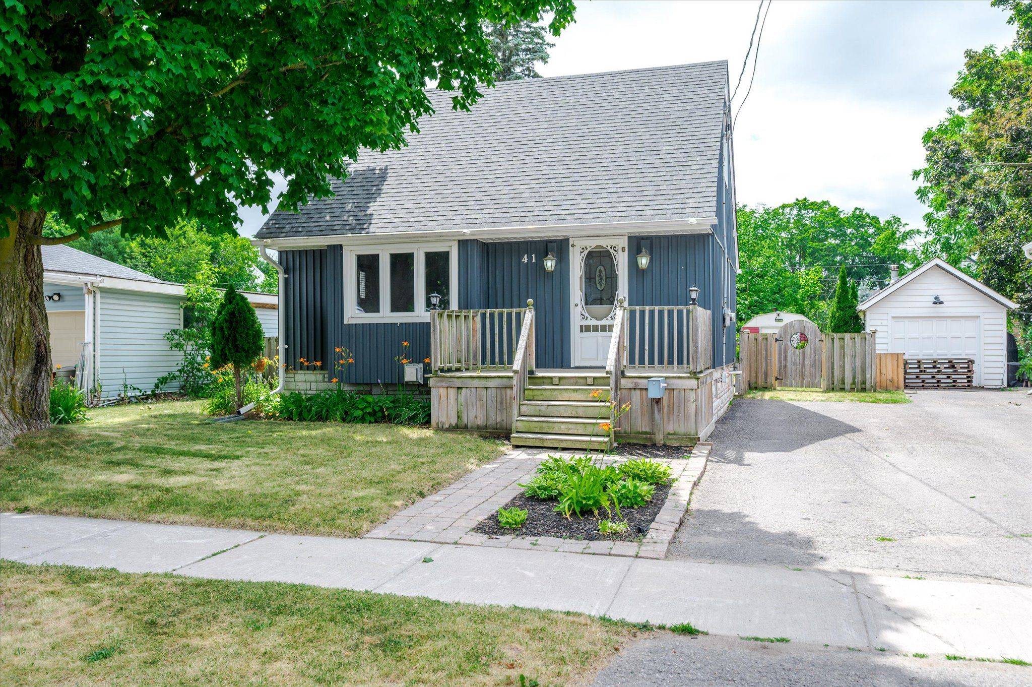 41 Morrow ST, Peterborough South, ON K9J 1X2