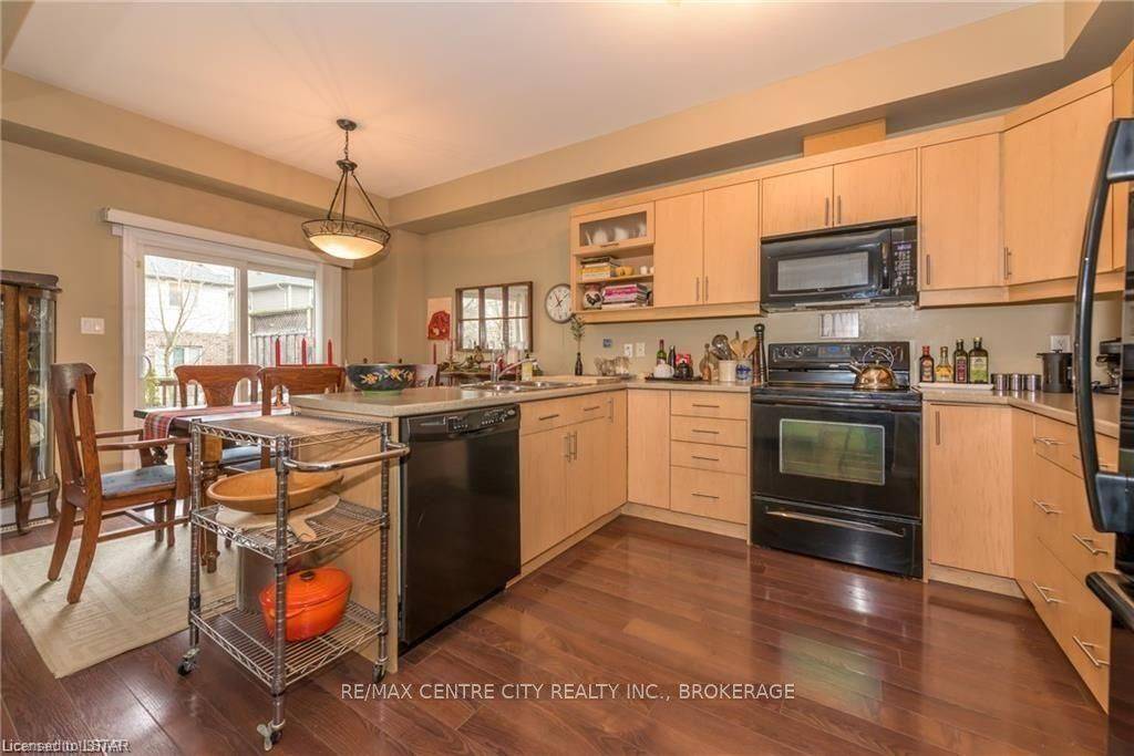 London North, ON N5X 3G9,112 North Centre RD #77